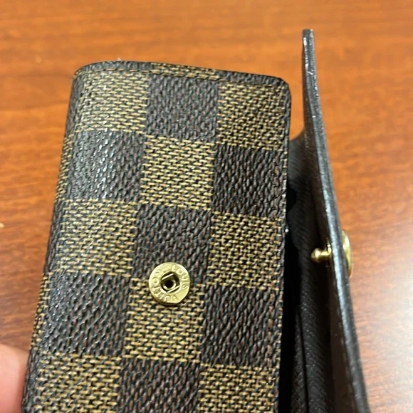 Louis Vuitton Ebene keyholder in excellent condition. - Picture 6 of 7